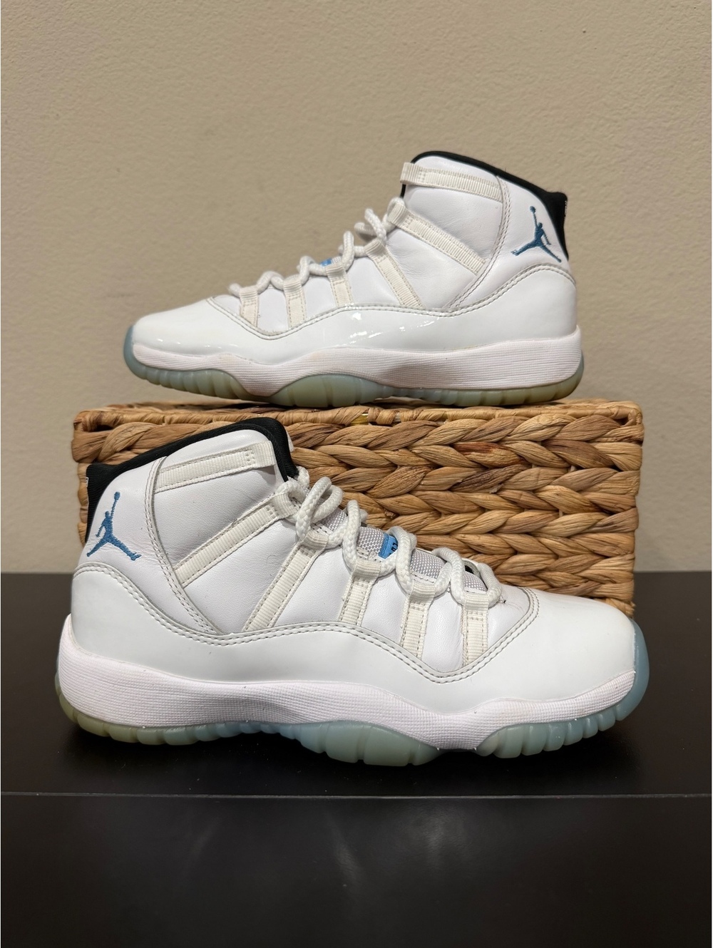 Size 5.5Y/7 Women - Air Jordan 11 Retro GS “Legend Blue/Columbia” 2024